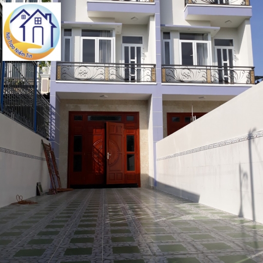 Nhà đúc thật 1 trệt, 3 lầu. Diện tích 4x26m, 4 phòng ngủ, phòng thờ, sân thượng trước sau, Thạnh Lộc , Quận 12